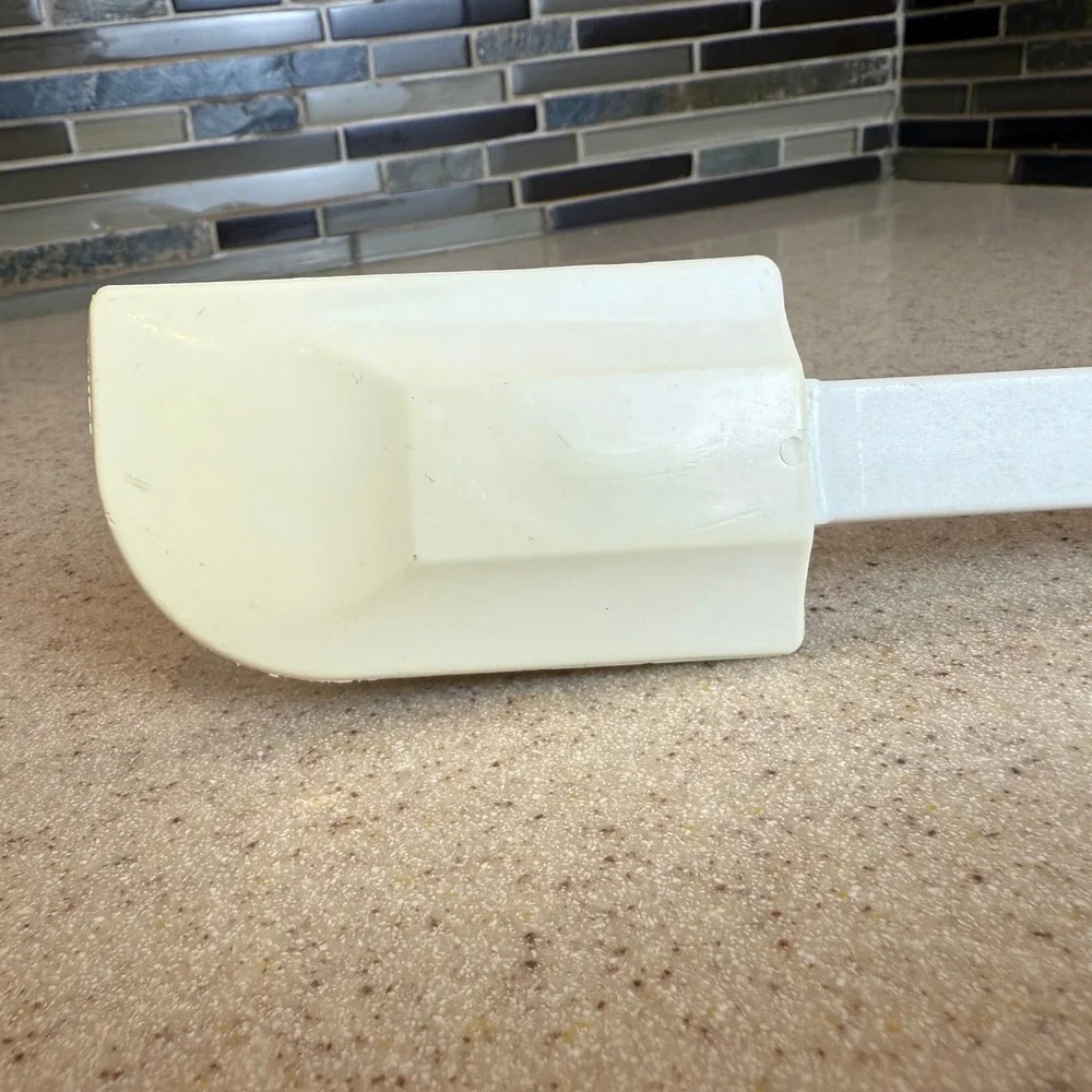 Vintage The Pampered Chef Classic Scraper White Silicone Spatula 11
